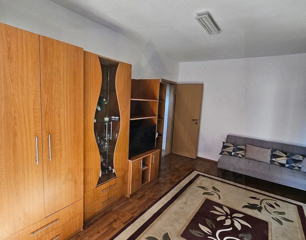 Vând apartament 3 camere , etajul 3 din 4+M, Sibiu, Zona Piața Rahova