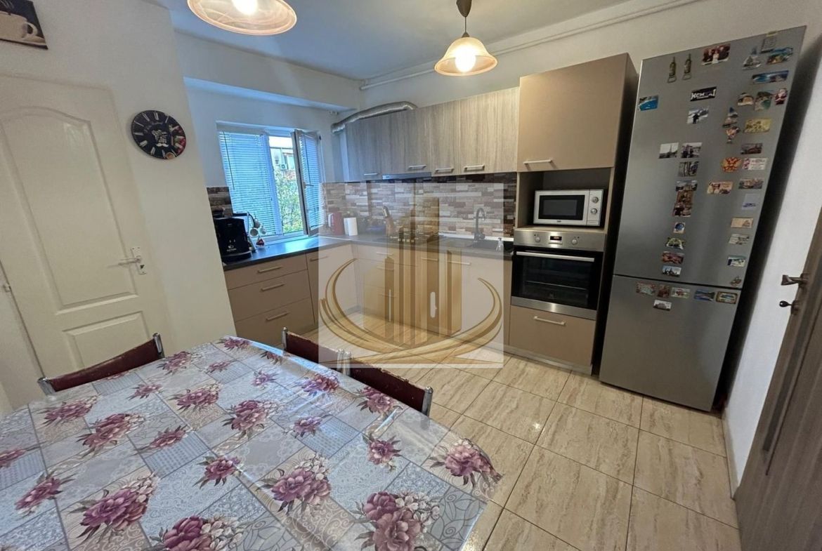 Apartament 5 camere 100mp Zona Padurea Verde