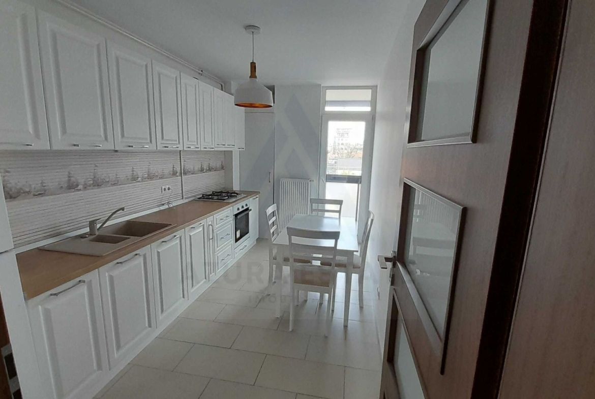 Apartament modern 3 camere 70 mp utili balcon 10 mp parcare in Strand