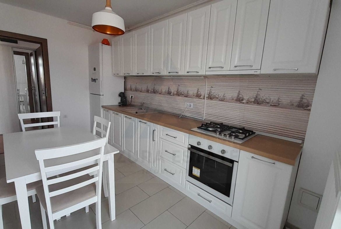 Apartament modern 3 camere 70 mp utili balcon 10 mp parcare in Strand