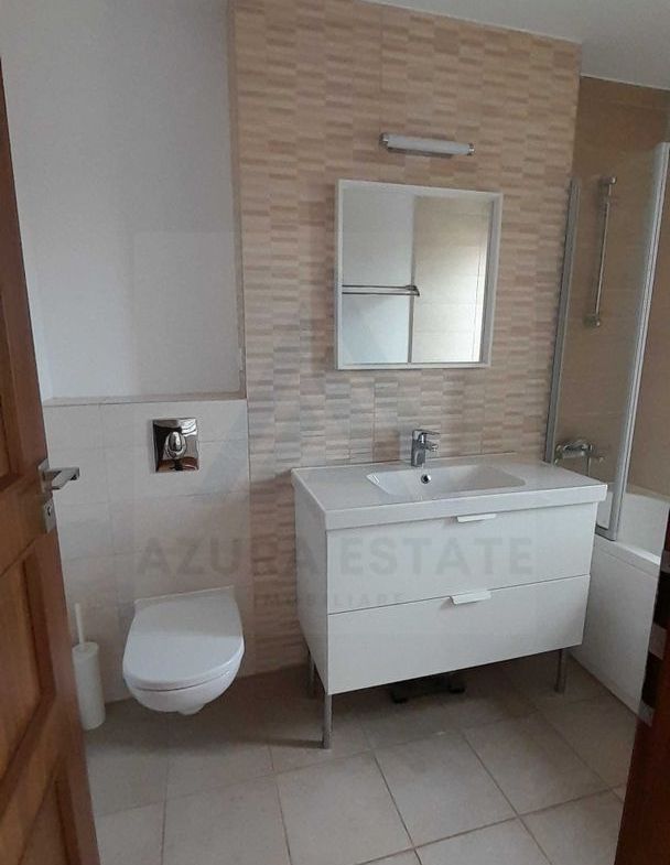 Apartament modern 3 camere 70 mp utili balcon 10 mp parcare in Strand