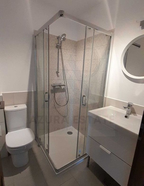 Apartament modern 3 camere 70 mp utili balcon 10 mp parcare in Strand