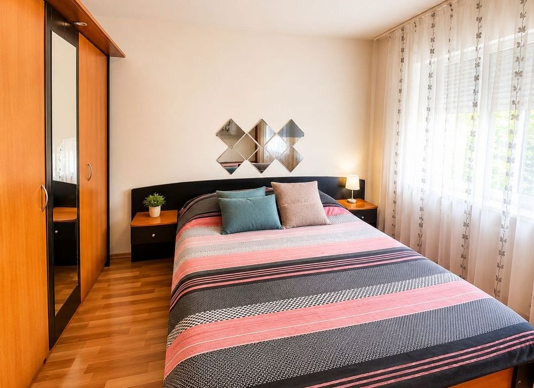 Apartament 3 camere decomandat, centrală proprie, AC, etaj 3, Lipovei