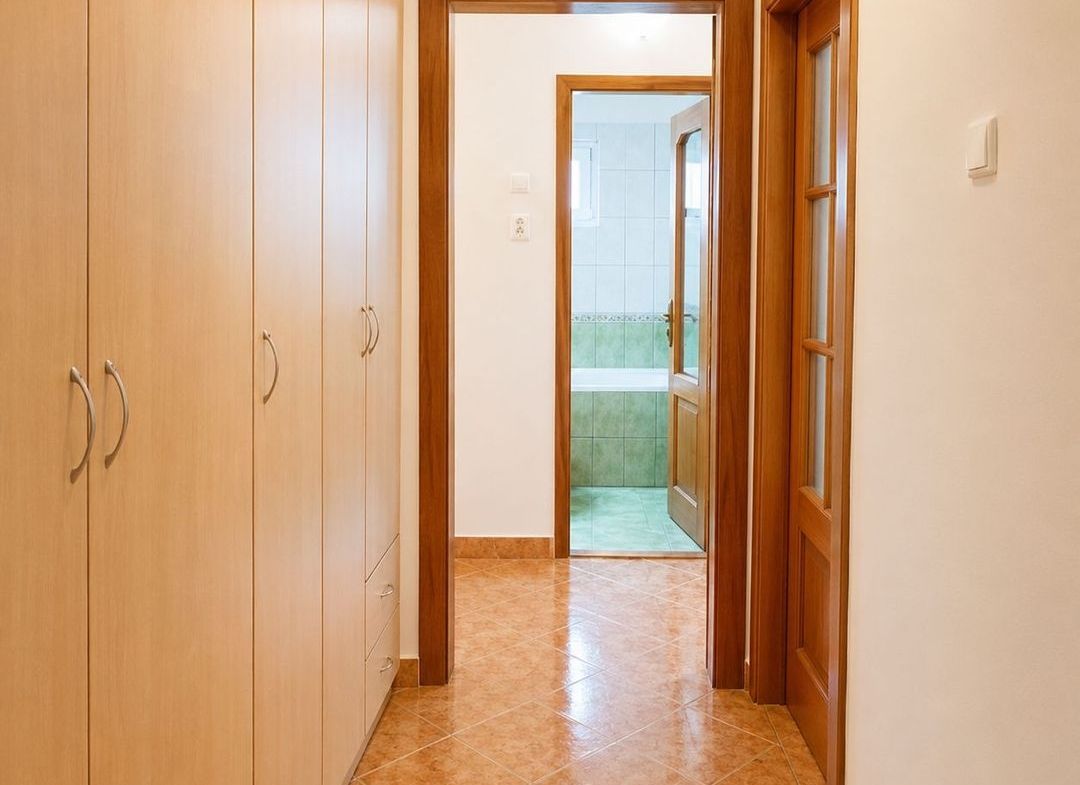 Apartament 3 camere decomandat, centrală proprie, AC, etaj 3, Lipovei