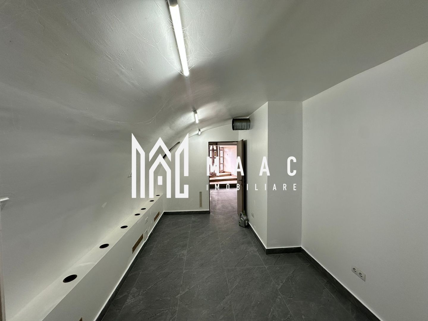 Spațiu comercial I 55 mp I Bucătărie I Gr. Sanitar I Central