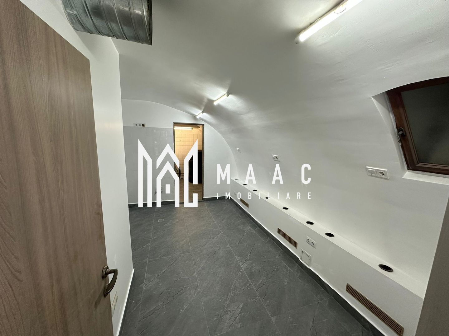 Spațiu comercial I 55 mp I Bucătărie I Gr. Sanitar I Central