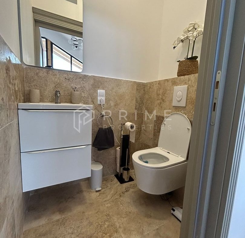Casă modernă de închiriat – Eleganță și confort în Livezeni