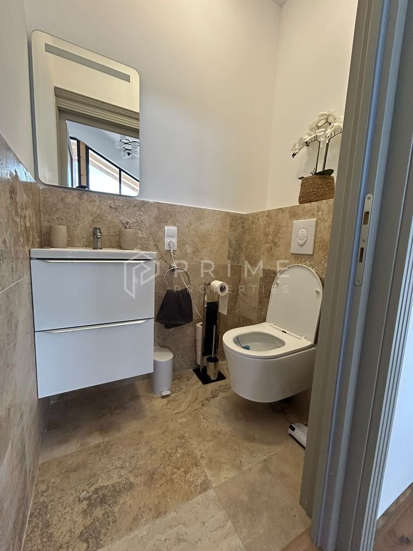 Casă modernă de închiriat – Eleganță și confort în Livezeni