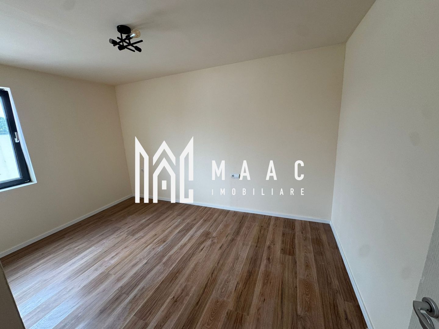 Casa 3 Camere | 70MPU | Loc de parcare | Tocile
