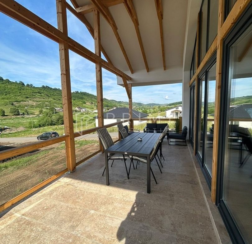 Casă modernă de închiriat – Eleganță și confort în Livezeni