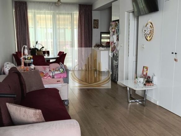 Casă înșiruită, 3 cam, 2 bai 80mp | Zona Cora Dumbrăvița |