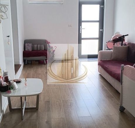 Casă înșiruită, 3 cam, 2 bai 80mp | Zona Cora Dumbrăvița |