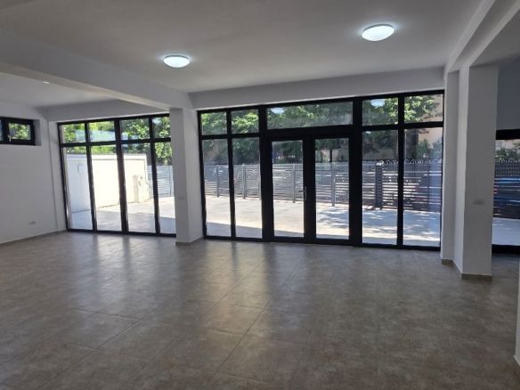 Salajan spatiu comercial 350 mp de inchiriat