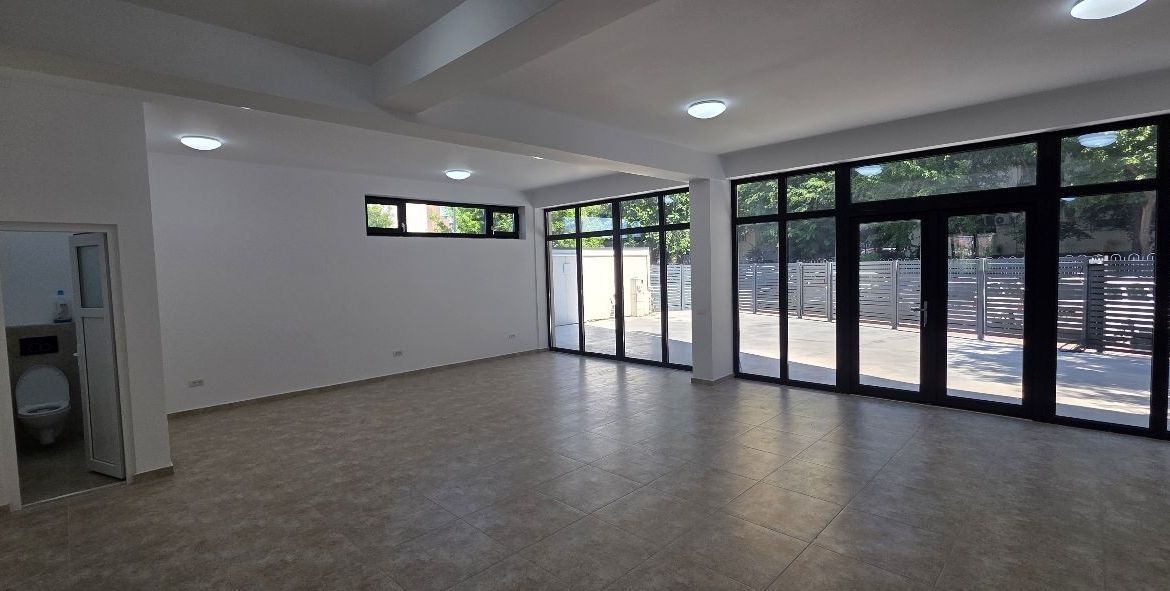 Salajan spatiu comercial 350 mp de inchiriat