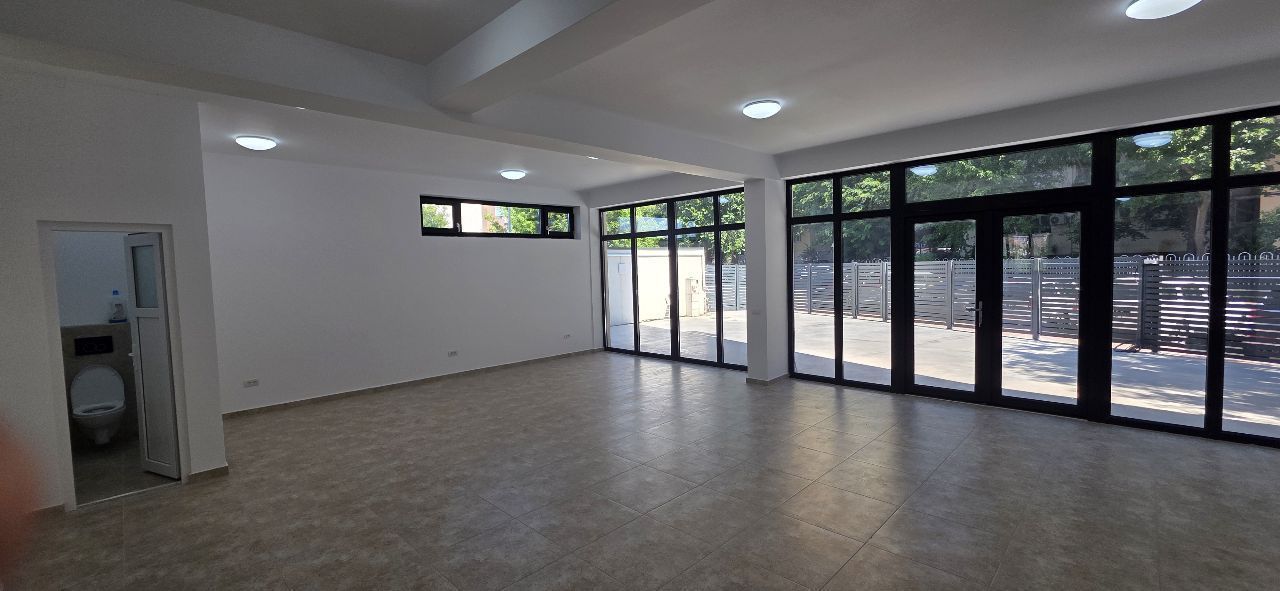 Salajan spatiu comercial 350 mp de inchiriat