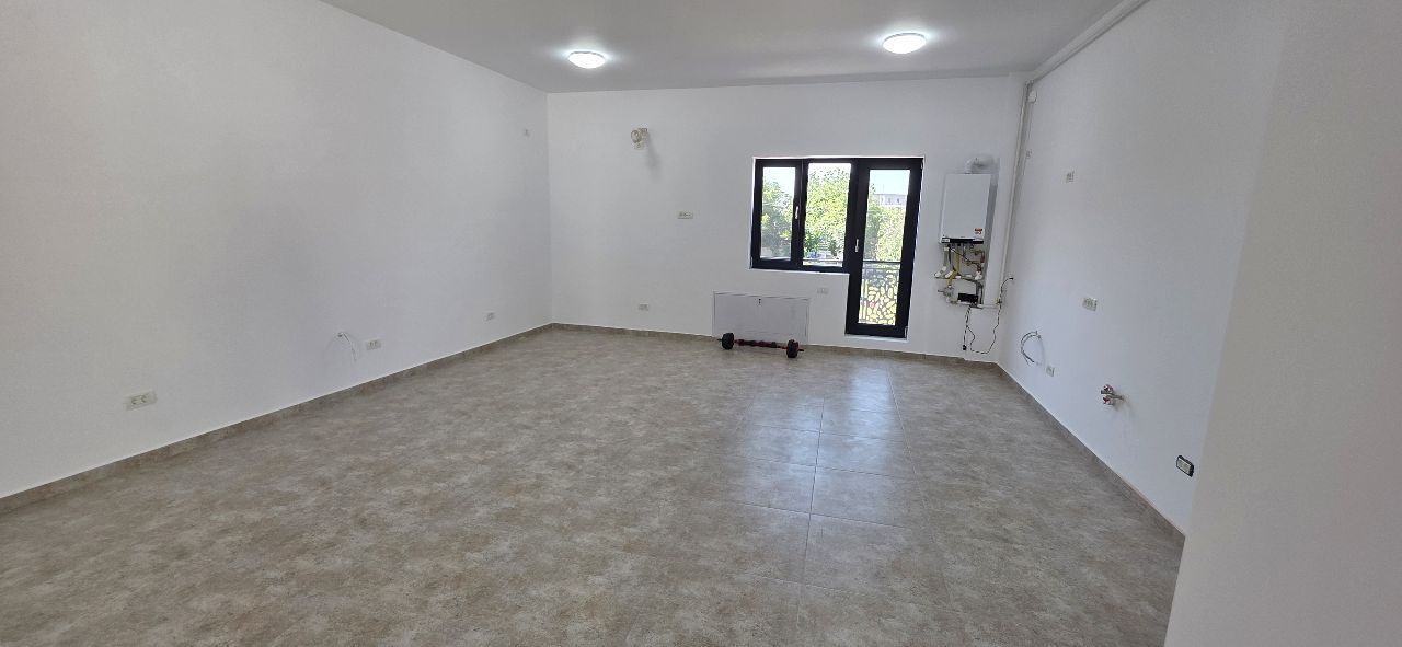 Salajan spatiu comercial 350 mp de inchiriat