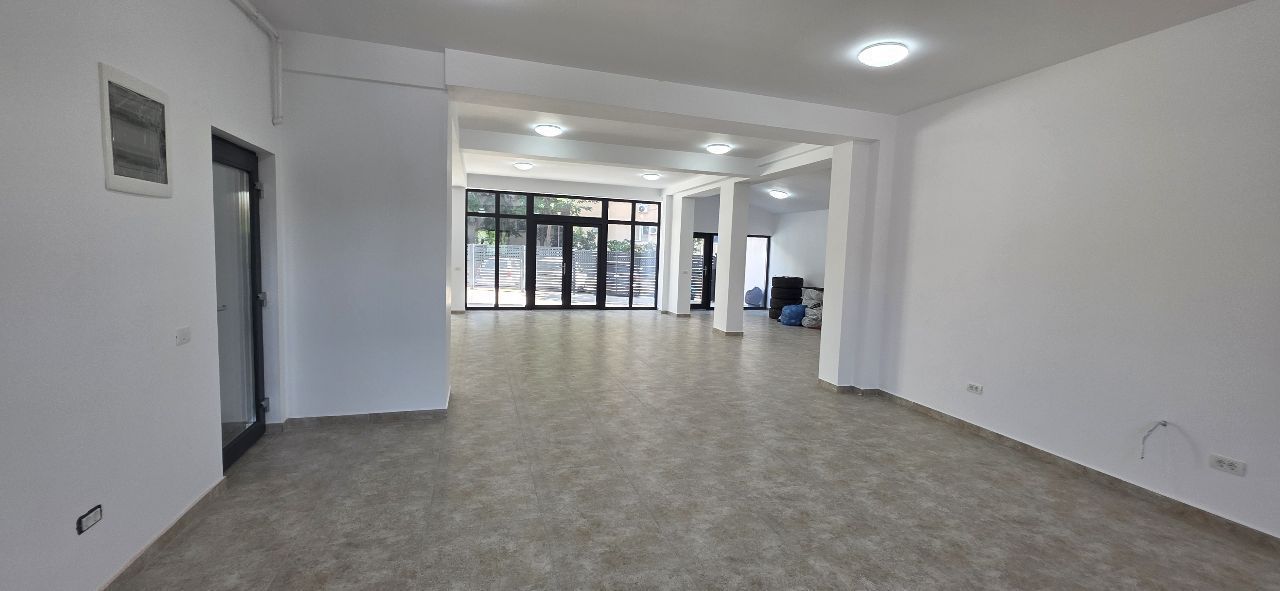 Salajan spatiu comercial 350 mp de inchiriat