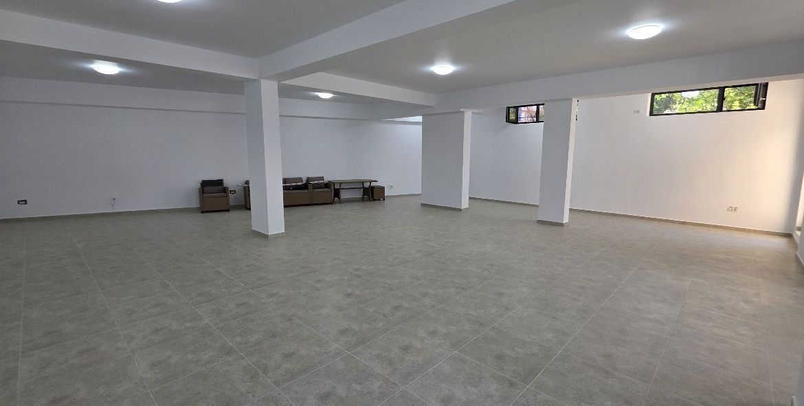 Salajan spatiu comercial 350 mp de inchiriat