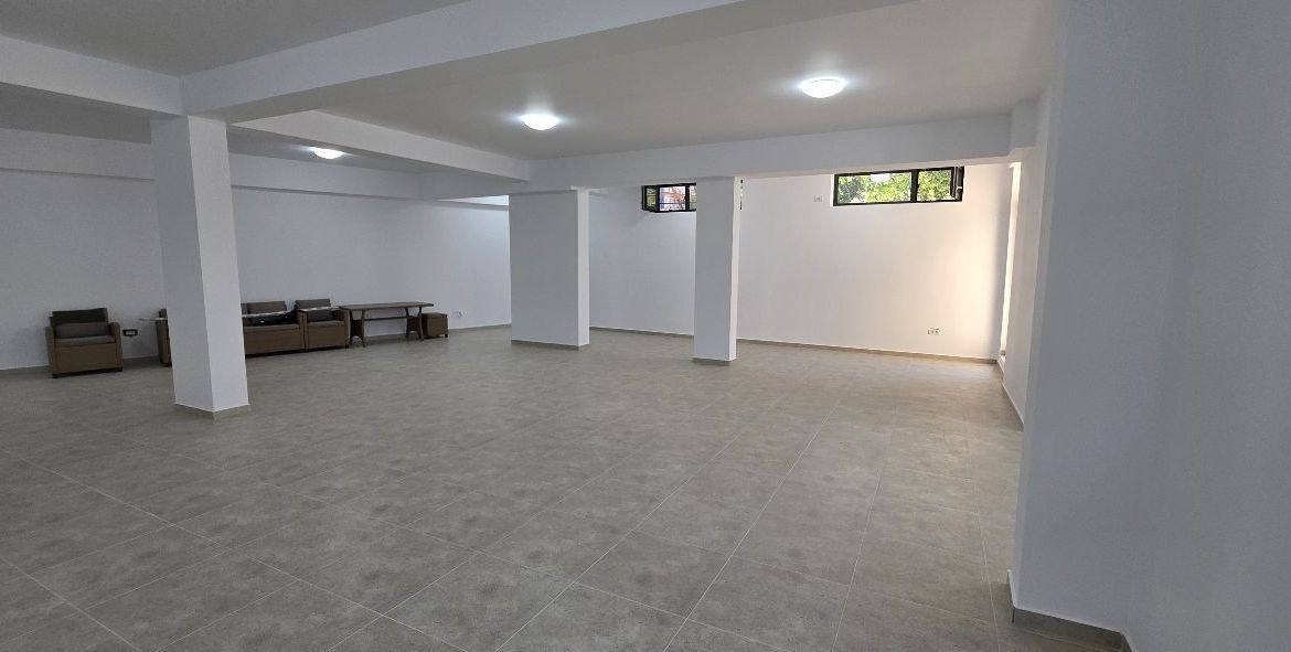Salajan spatiu comercial 350 mp de inchiriat