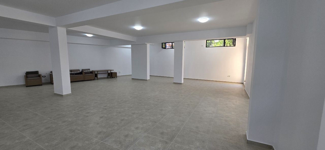 Salajan spatiu comercial 350 mp de inchiriat