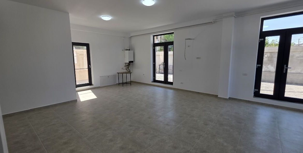 Salajan spatiu comercial 350 mp de inchiriat