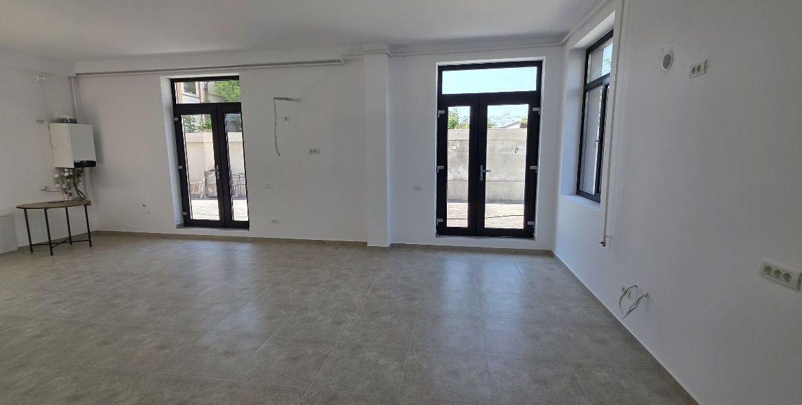 Salajan spatiu comercial 350 mp de inchiriat