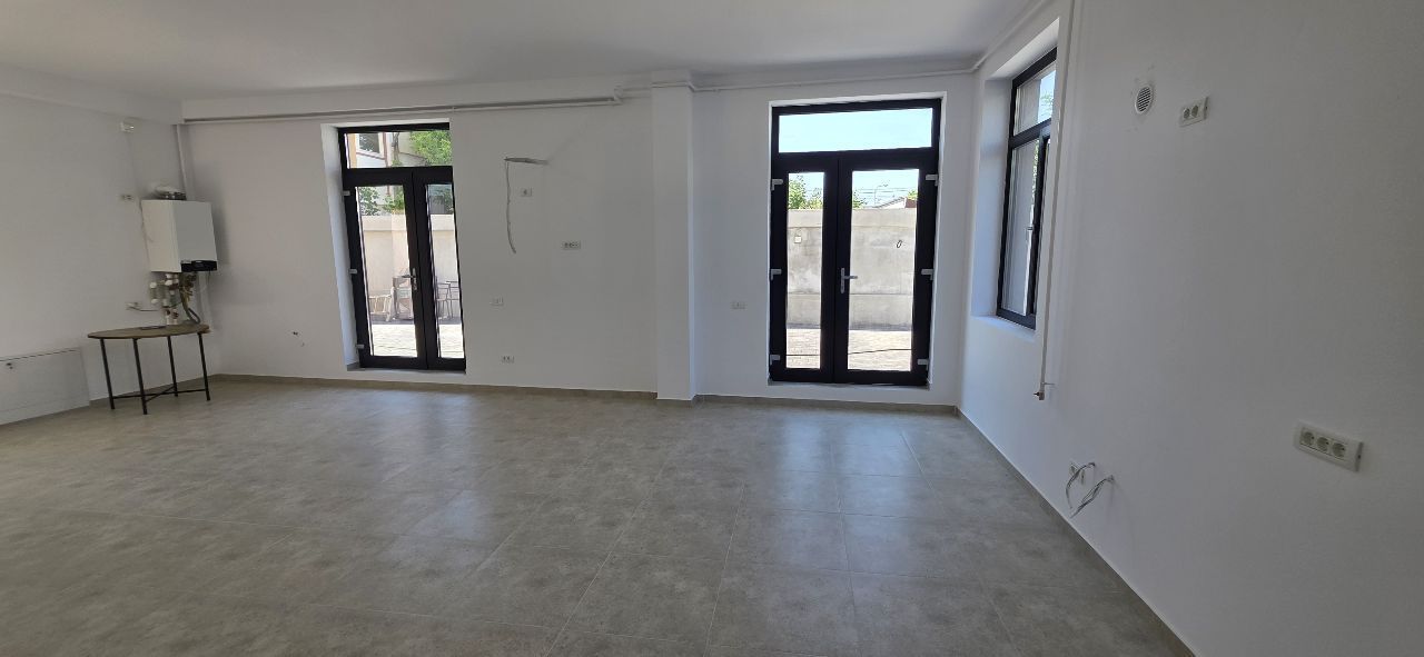 Salajan spatiu comercial 350 mp de inchiriat
