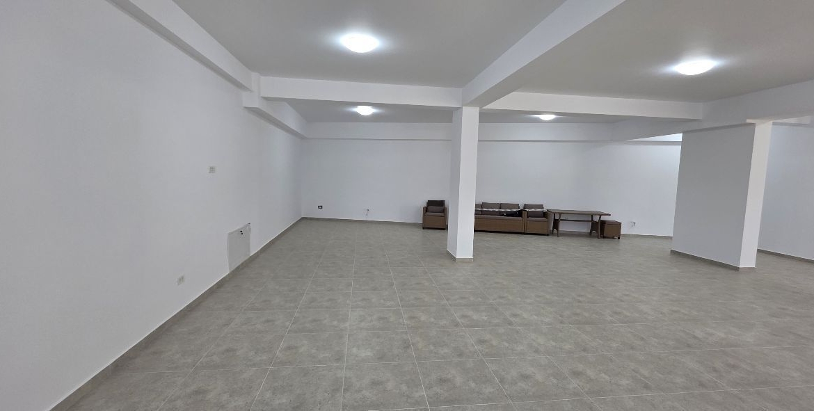 Salajan spatiu comercial 350 mp de inchiriat