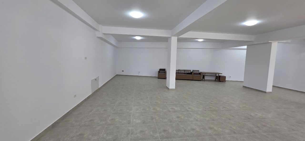 Salajan spatiu comercial 350 mp de inchiriat
