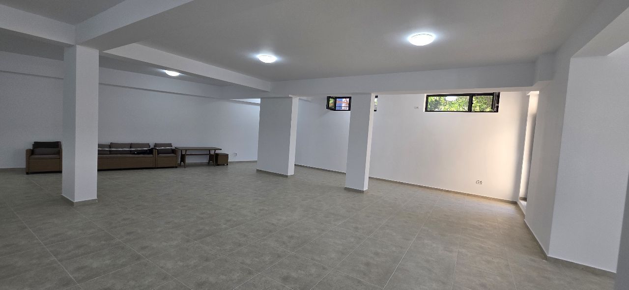 Salajan spatiu comercial 350 mp de inchiriat