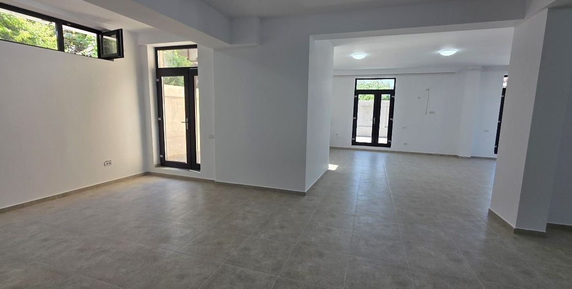 Salajan spatiu comercial 350 mp de inchiriat