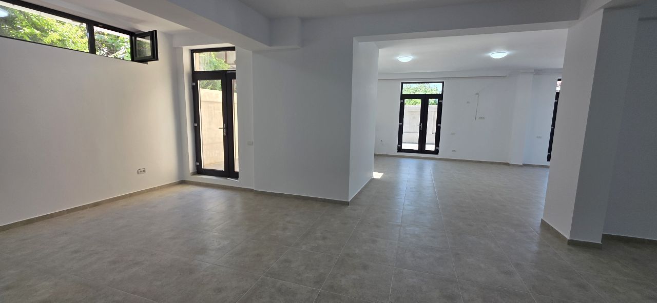 Salajan spatiu comercial 350 mp de inchiriat
