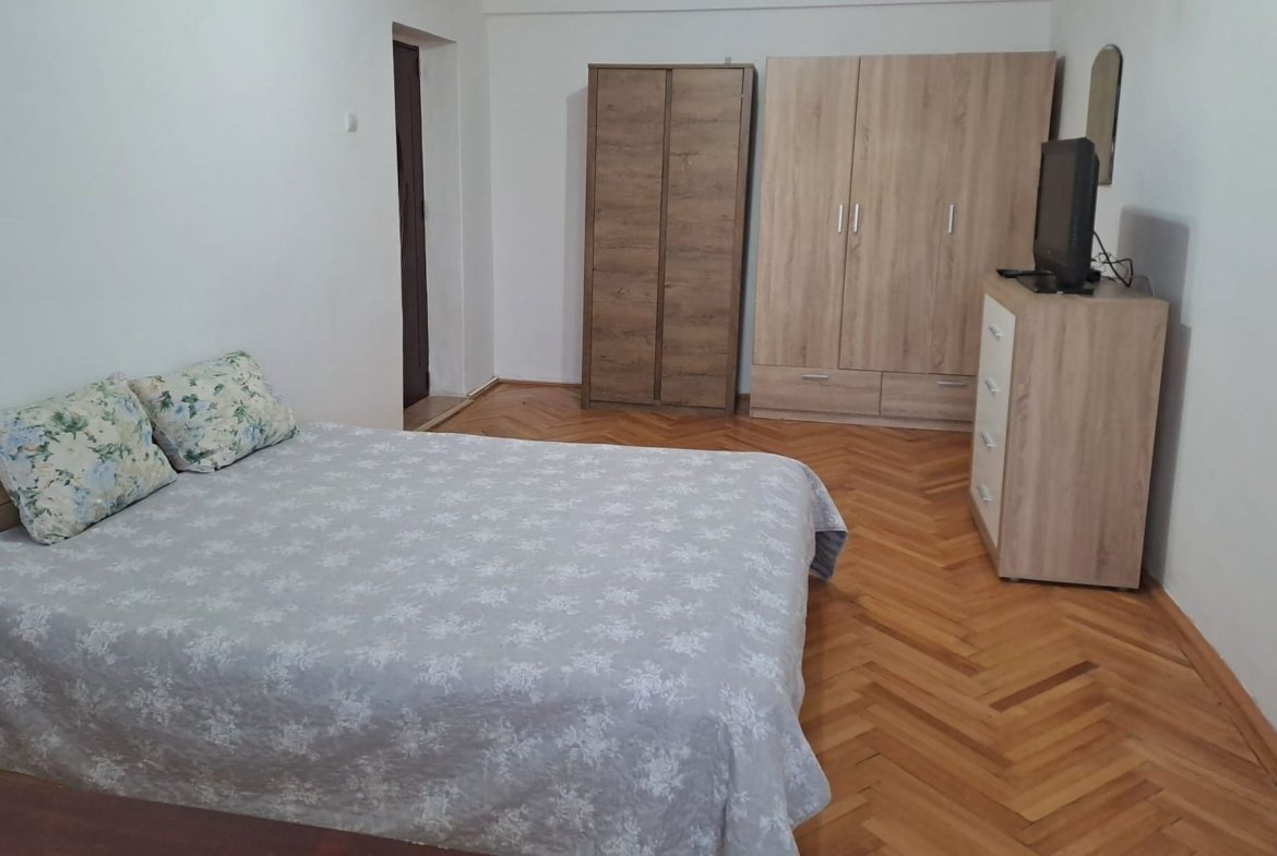 De inchiriat  apartament 2 camere Ultracentral, et. 1, 1800 lei