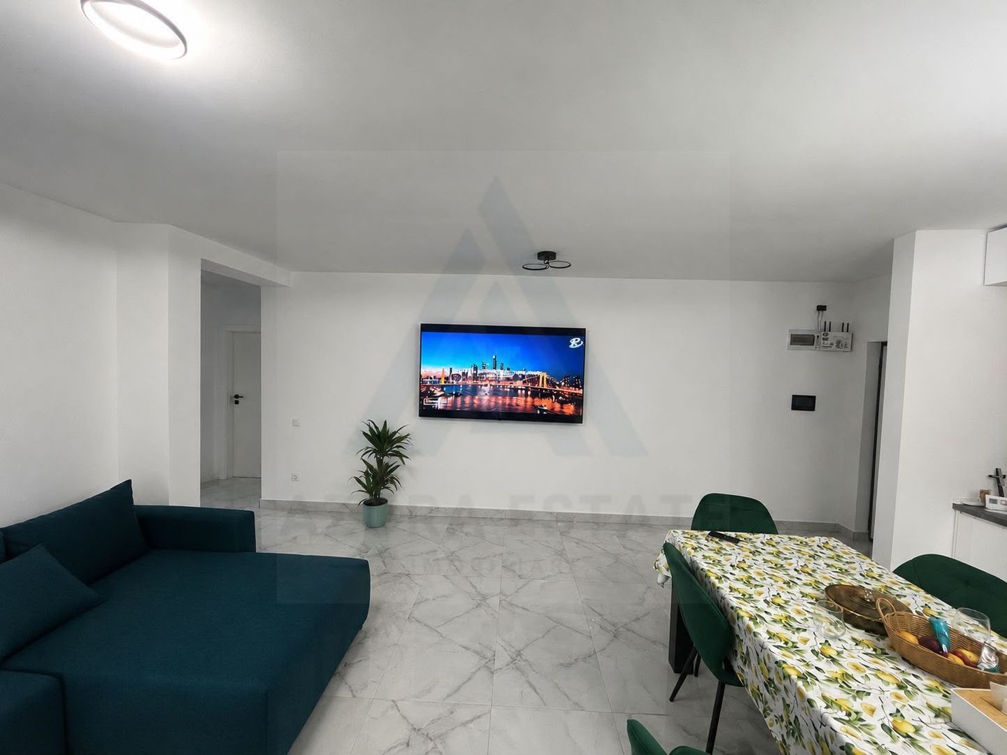 Apartament modern cu 2 dormitoare si  balcon 8 mp in One Residence