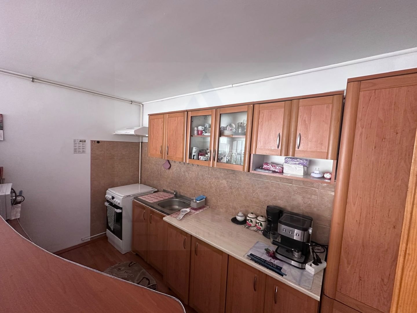 Apartament 3 camere decomandat  78 mp pivnita curte  in zona Centrala