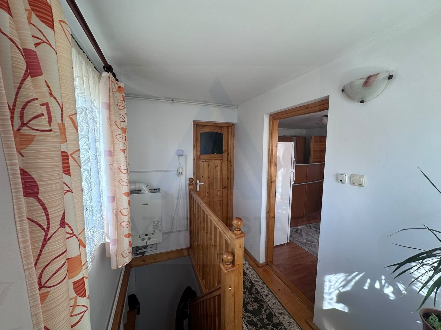 Apartament 3 camere decomandat  78 mp pivnita curte  in zona Centrala