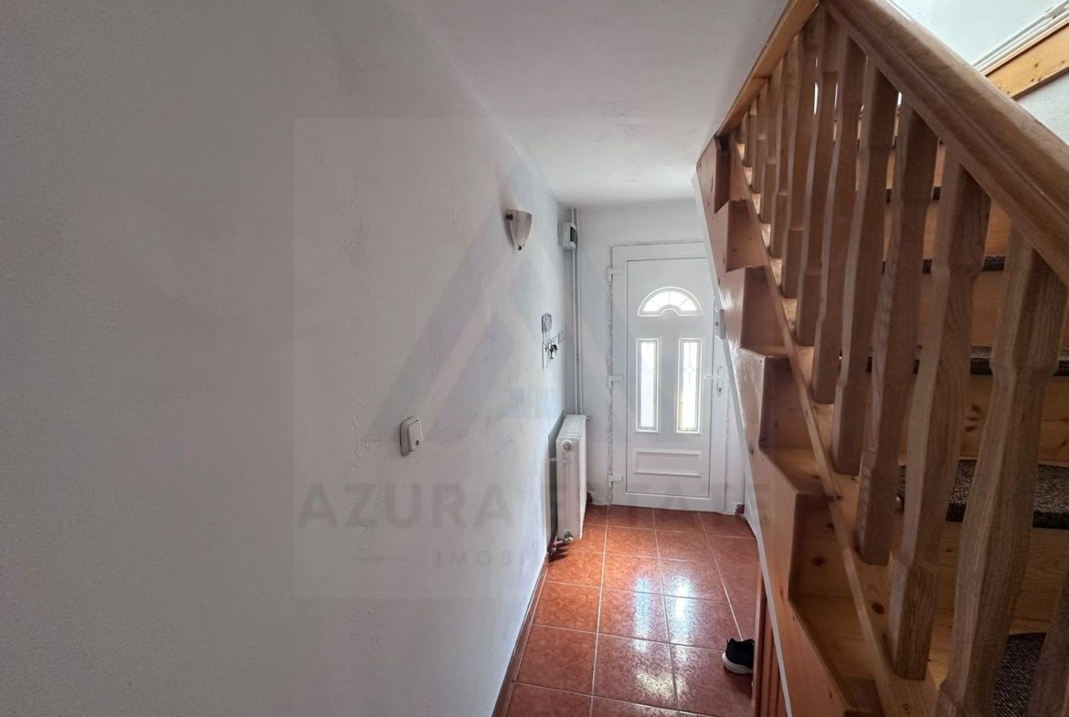 Apartament 3 camere decomandat  78 mp pivnita curte  in zona Centrala