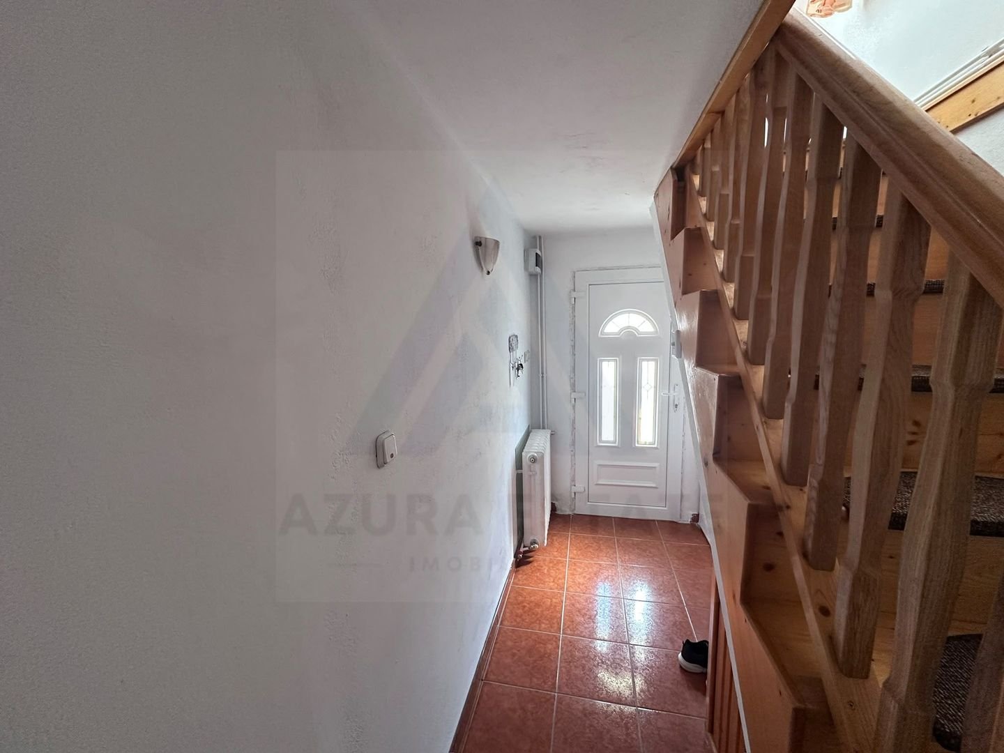 Apartament 3 camere decomandat  78 mp pivnita curte  in zona Centrala