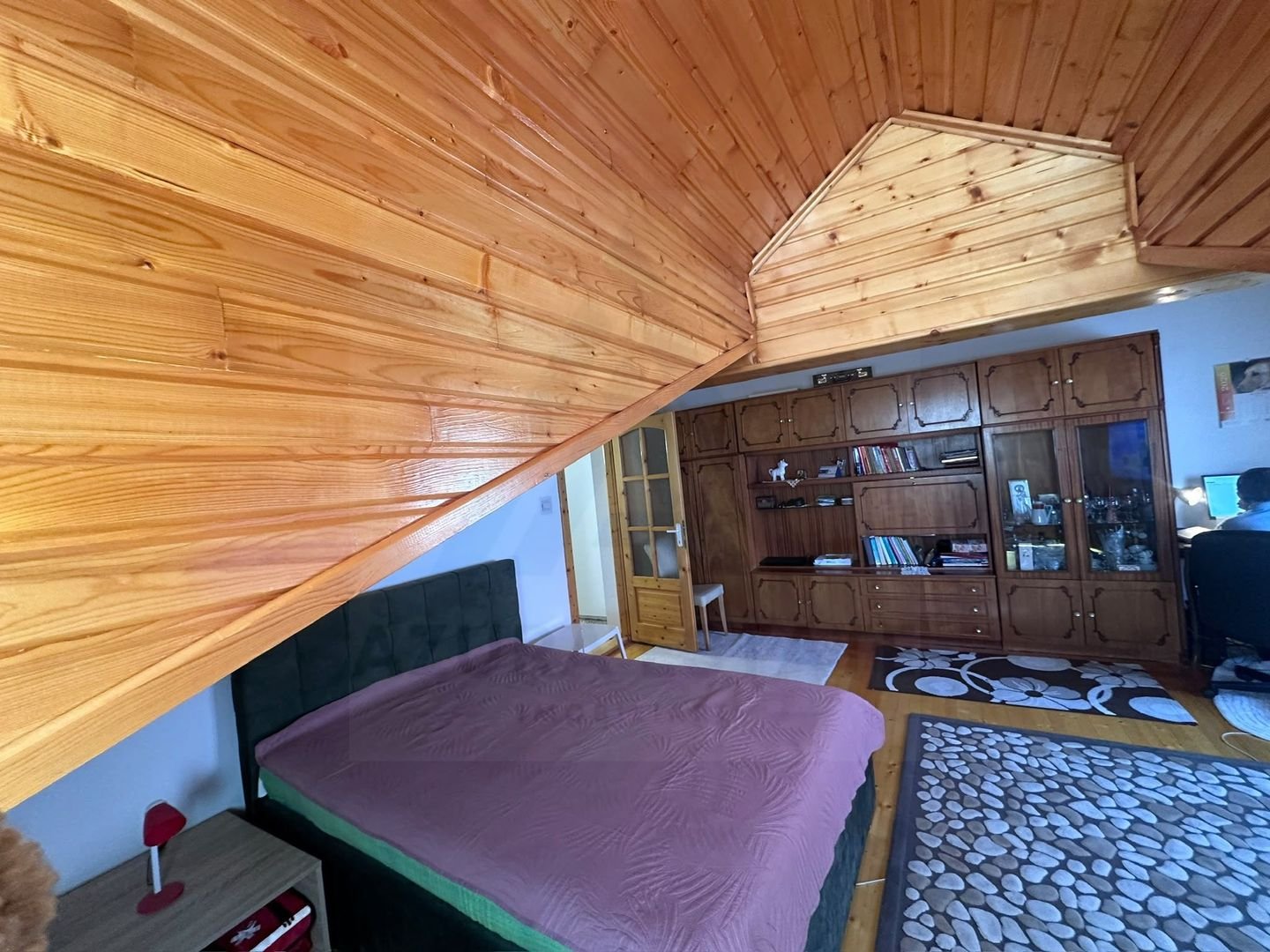Apartament 3 camere decomandat  78 mp pivnita curte  in zona Centrala