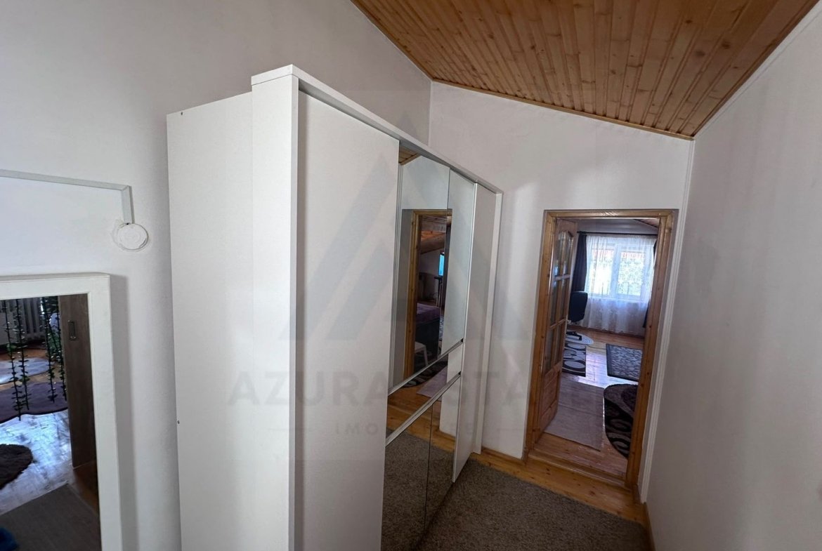 Apartament 3 camere decomandat  78 mp pivnita curte  in zona Centrala