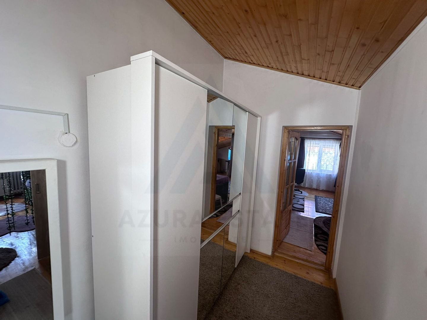 Apartament 3 camere decomandat  78 mp pivnita curte  in zona Centrala