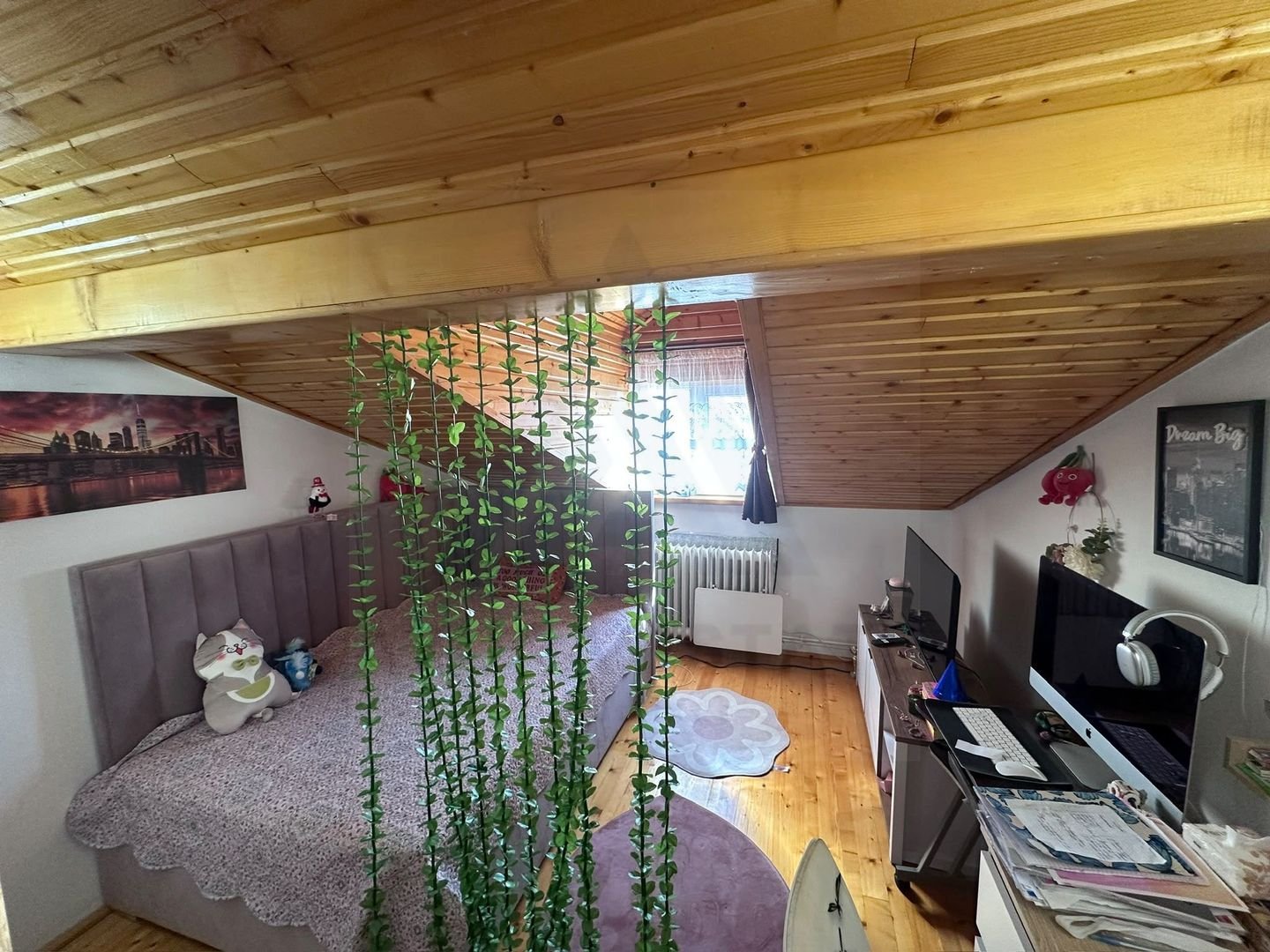 Apartament 3 camere decomandat  78 mp pivnita curte  in zona Centrala