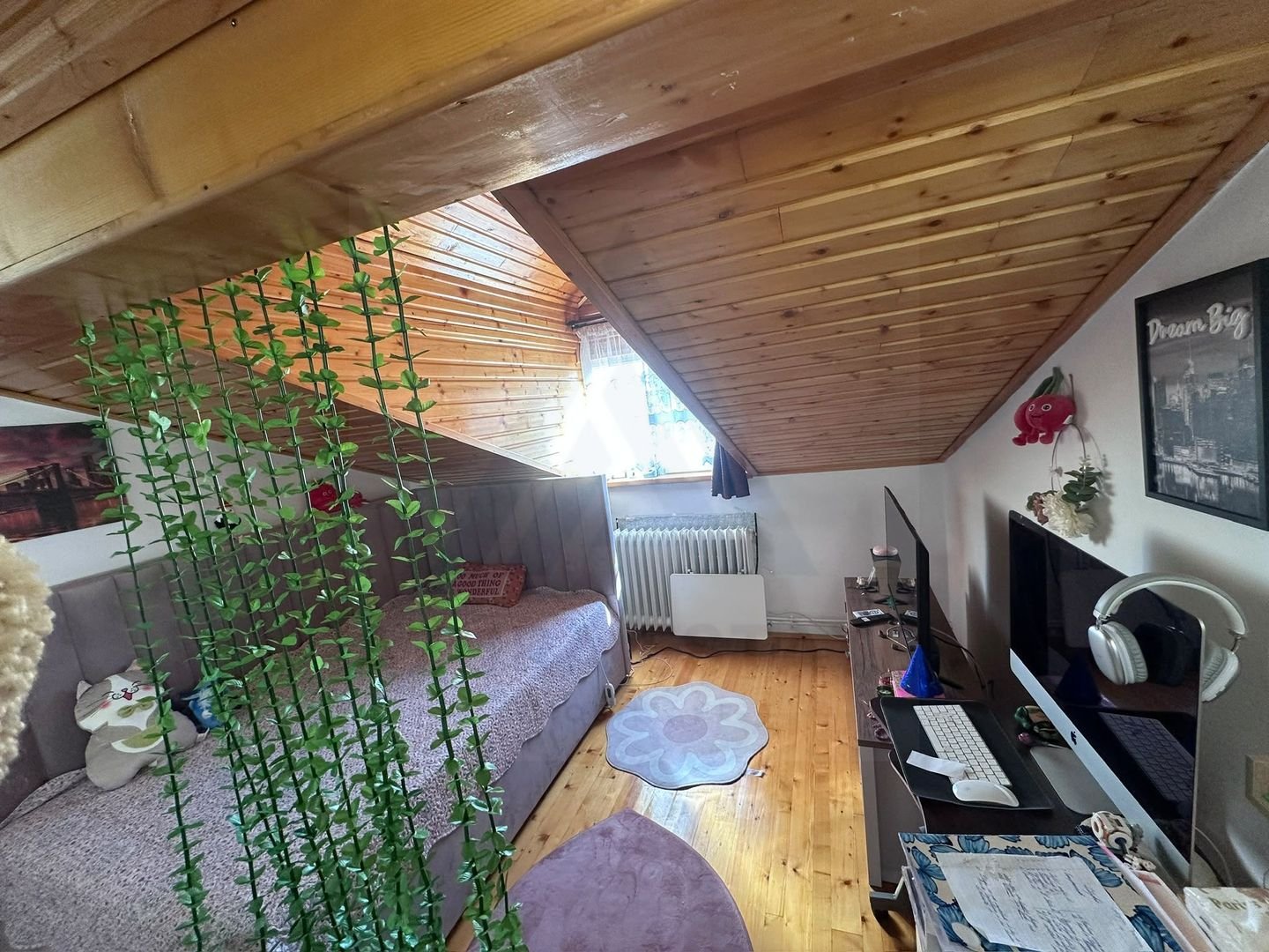 Apartament 3 camere decomandat  78 mp pivnita curte  in zona Centrala