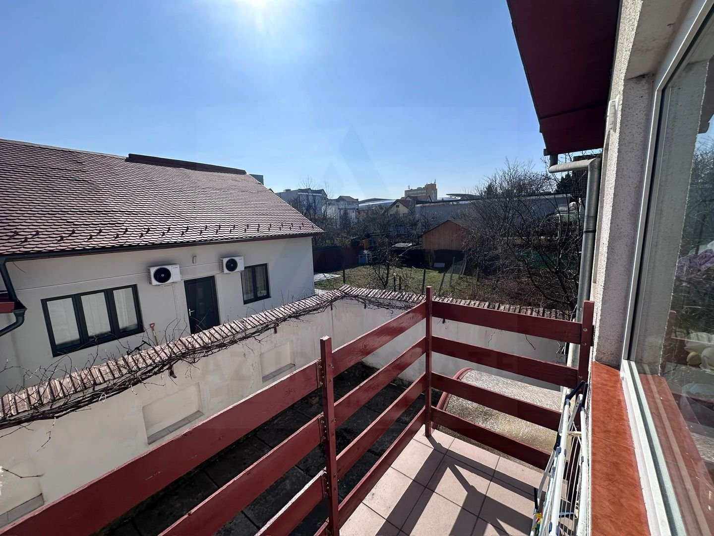 Apartament 3 camere decomandat  78 mp pivnita curte  in zona Centrala