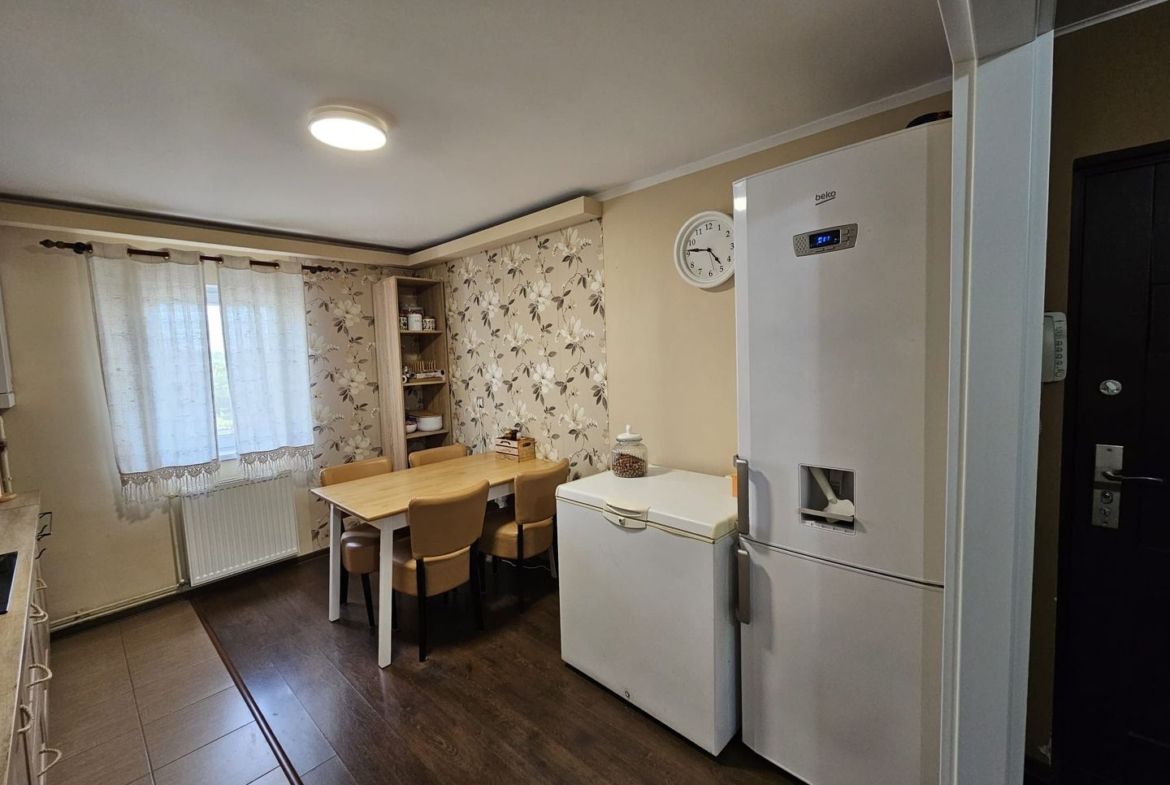 APARTAMENT 3 CAMERE LIPOVEI