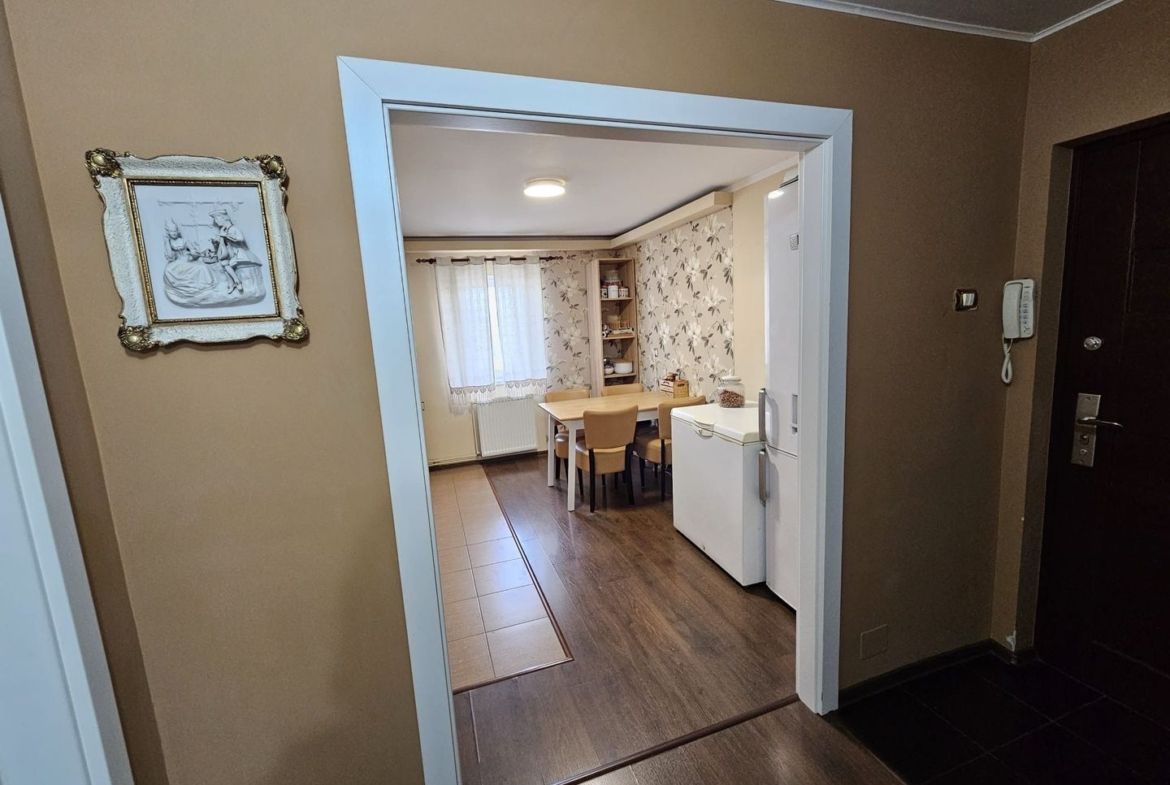 APARTAMENT 3 CAMERE LIPOVEI
