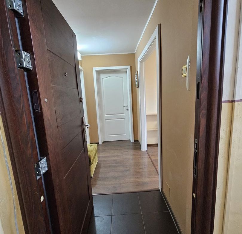 APARTAMENT 3 CAMERE LIPOVEI