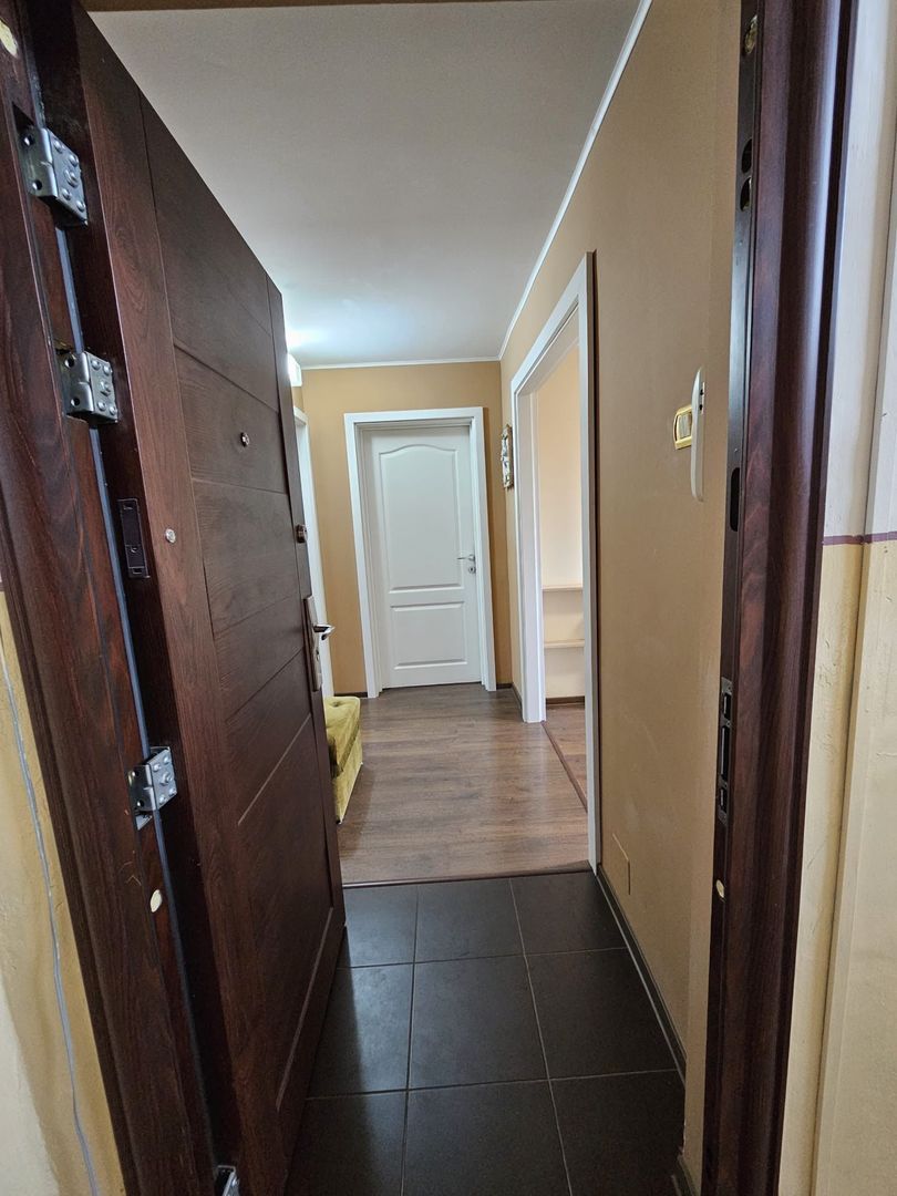 APARTAMENT 3 CAMERE LIPOVEI