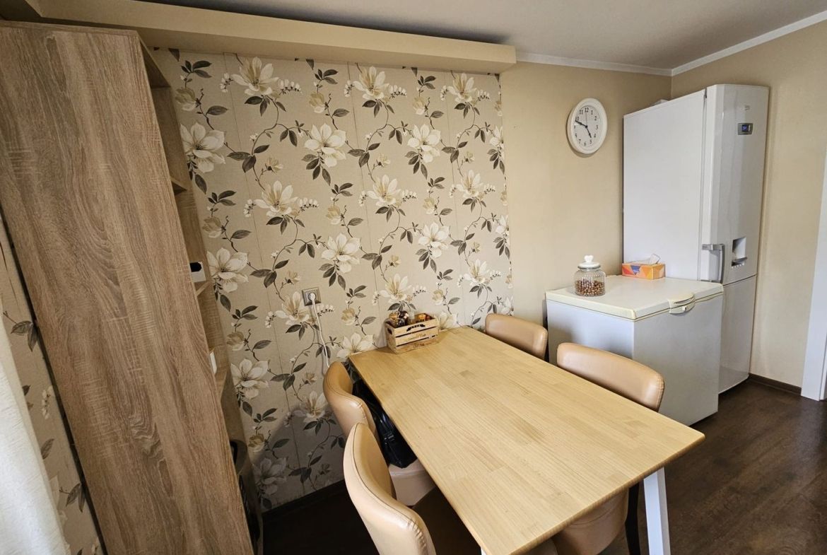 APARTAMENT 3 CAMERE LIPOVEI