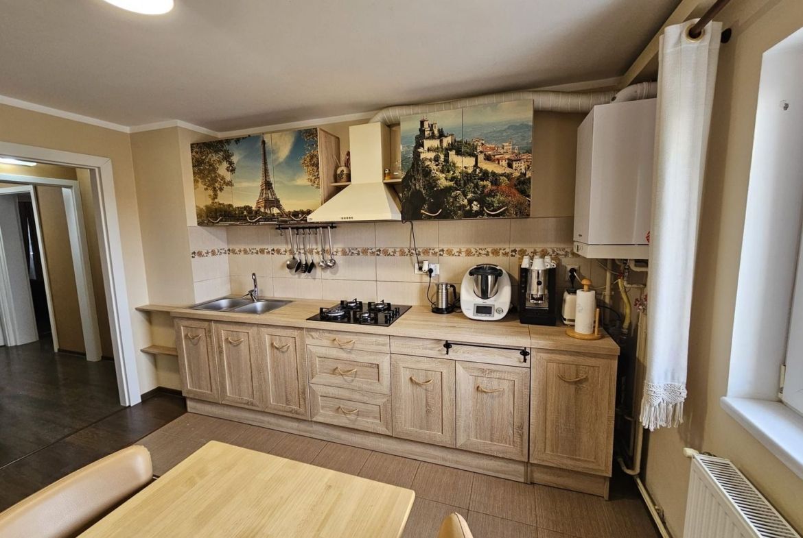 APARTAMENT 3 CAMERE LIPOVEI